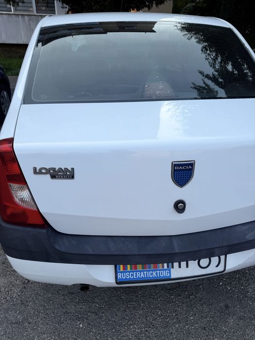Vand mașina Dacia logan