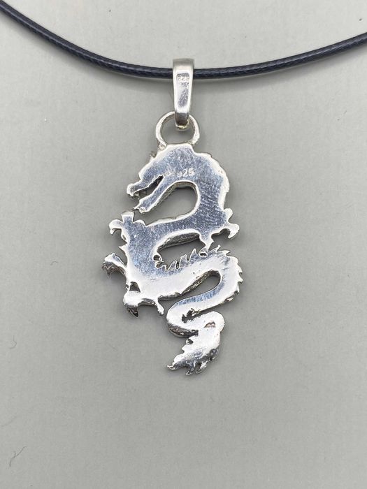 Сребърен медальон Дракон 925 с регулируема кожена връзка