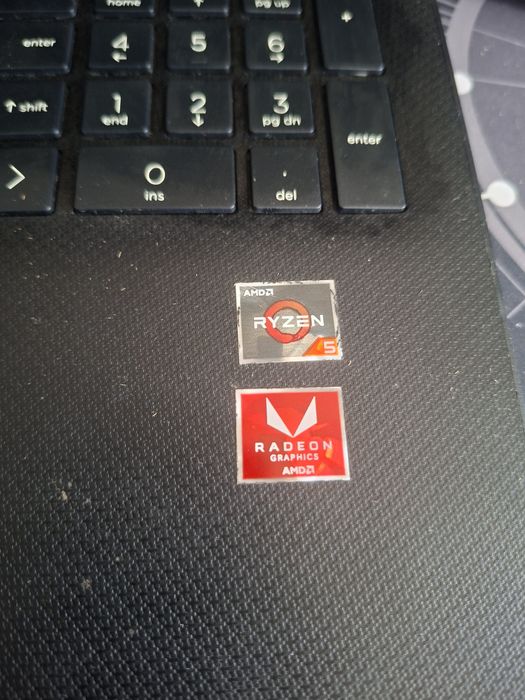 laptop cu ryzen 5 3500U