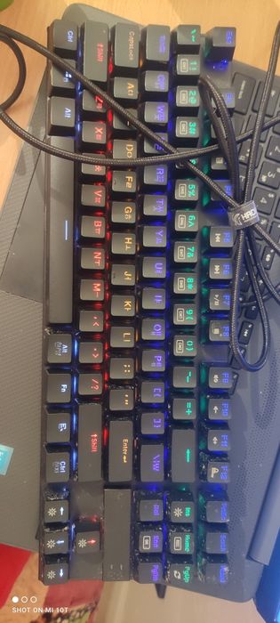 Продам клавиатуру