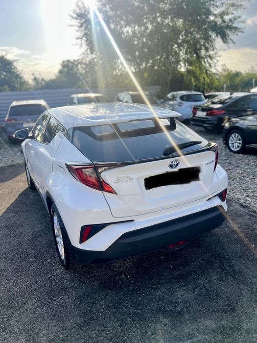 Toyota C-hr hibrid avariat, AVARIATE
