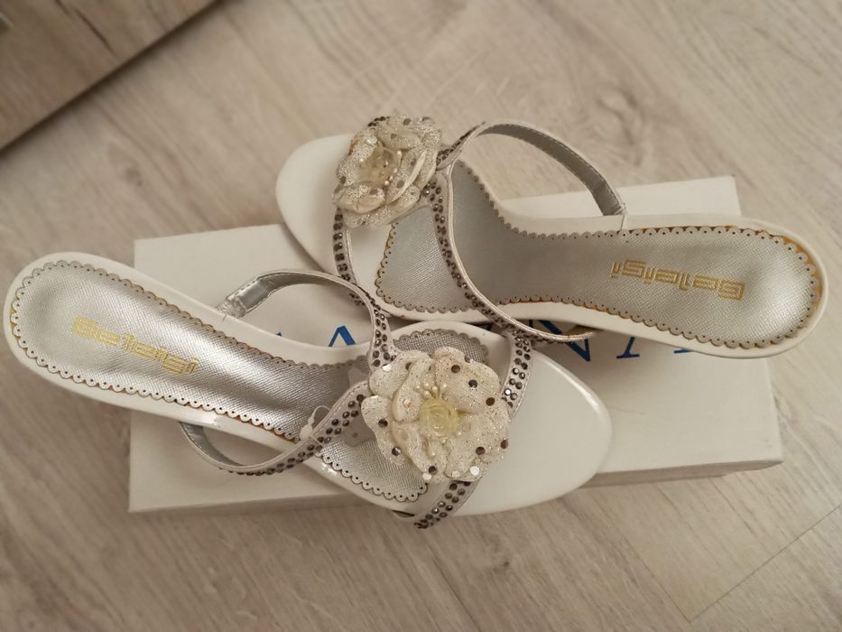 Босоножки-шлепки