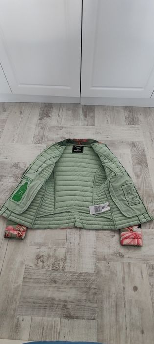 Дамско яке Guess