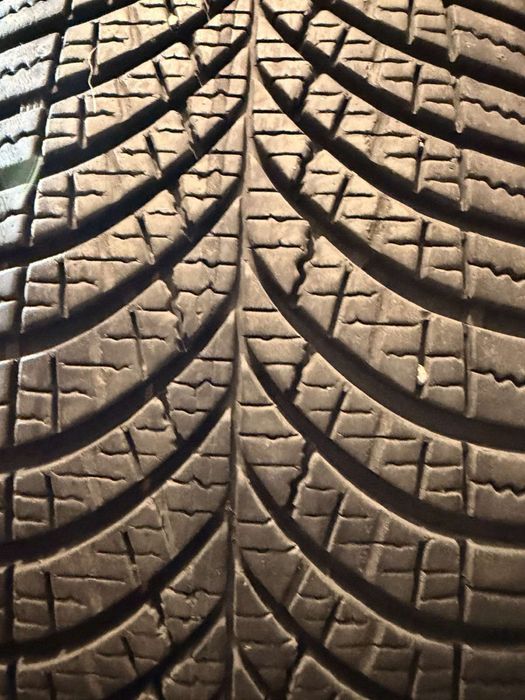 Всесезонни гуми GOODYEAR 195/65/15. ДОТ 23 г