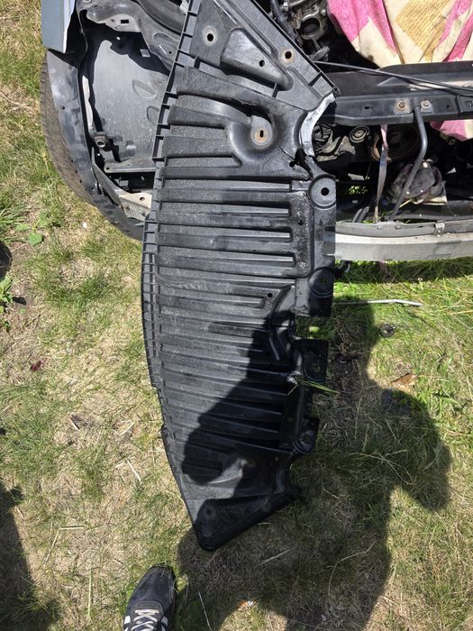 Кора за под радиатори на Mercedes W204