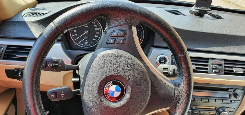 Продавам BMW 320d