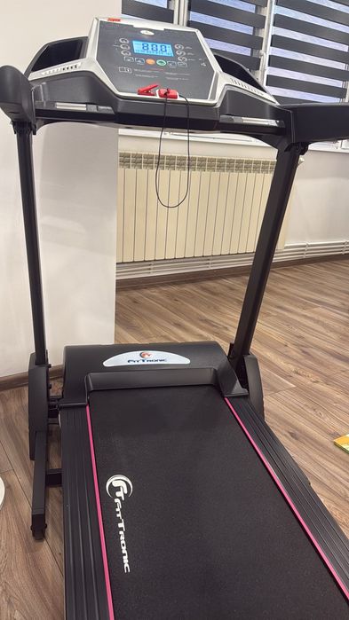 Bandă de alergare electrică FitTronic D100 – pliabilă