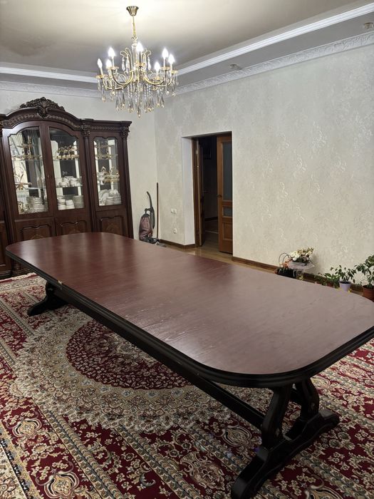 Гостевой стол большой