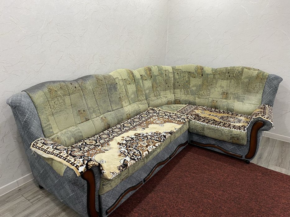 Отдам диван угловой