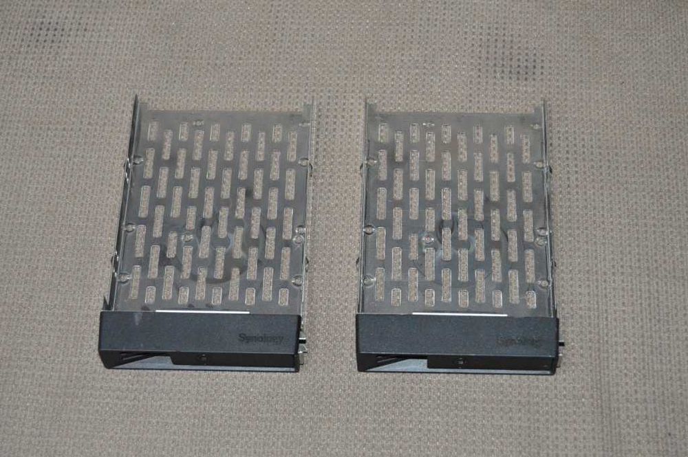 Set 2 tăvițe originale Synology (HDD/SSD Tray Caddy) 3.5" / 2.5"