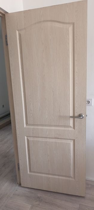Двери межкомнатные и входная б/у