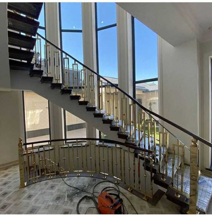 Перила из нержавейки и стекла. Доставка и монтаж бесплатно!