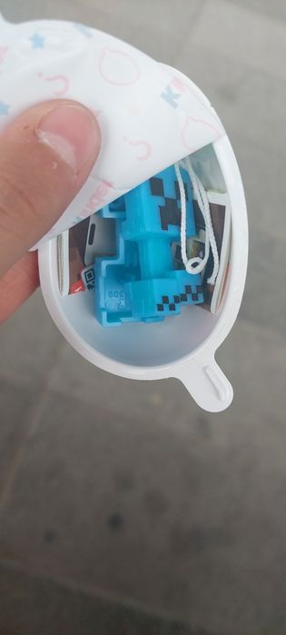 Заряженный крипер из колекции киндер джой майнкрафт