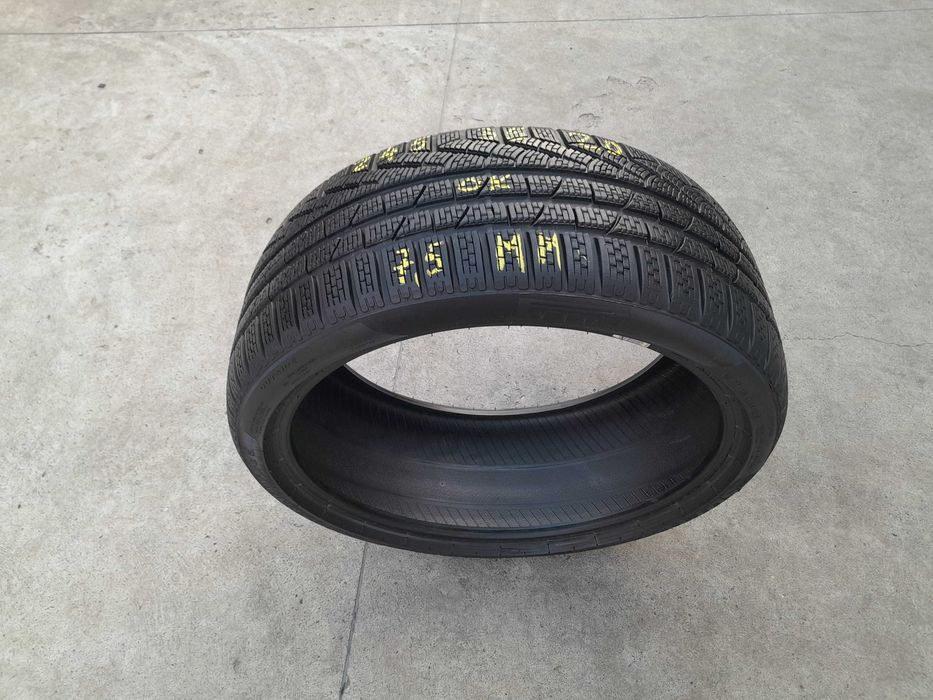 O anvelopa iarna 245 35 20 pirelli sottozero 2 profil de 7,5 mm