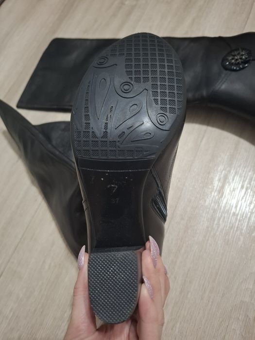 Продам новые сапоги