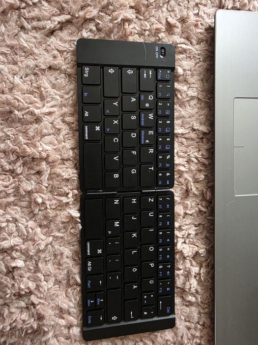 Laptop de vanzare+ tastatura portabila