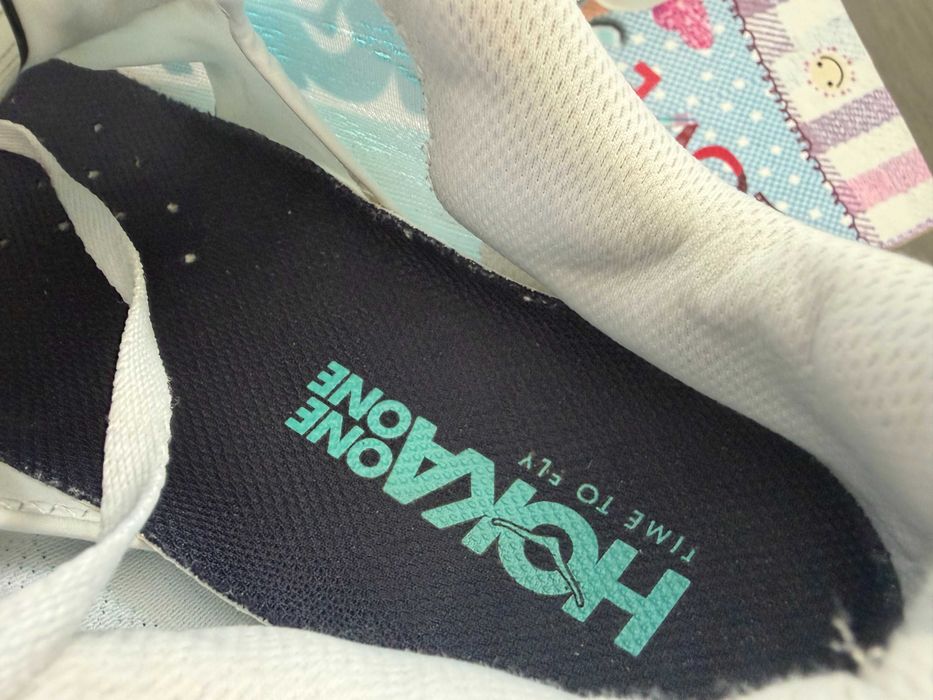 ''Hoka  W Carbon X''оригинални дамски маратонки 40 номер