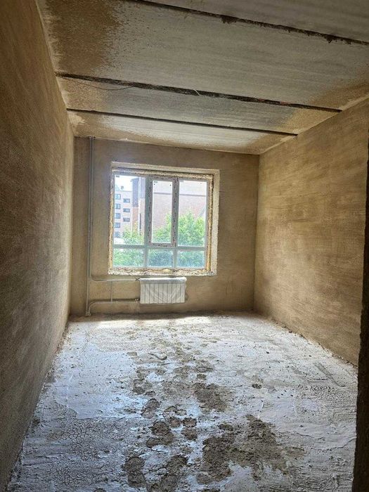 продам 2 комн квартиру в центре