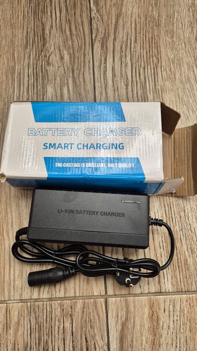 Încărcător Baterie Li-Ion 48V 2A – Nou la cutie (Mufă XLR)