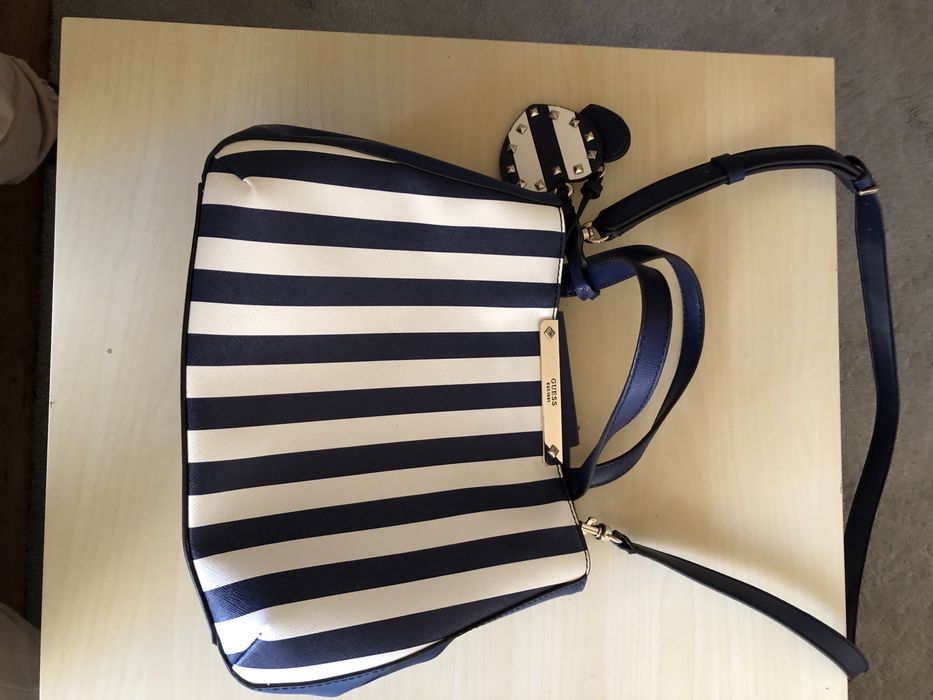 Дамска чанта Guess