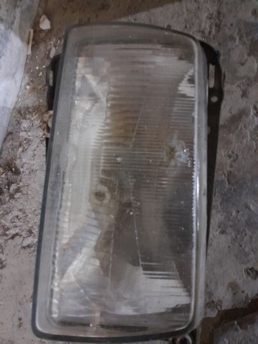 Продам фары джетта 90 года правый