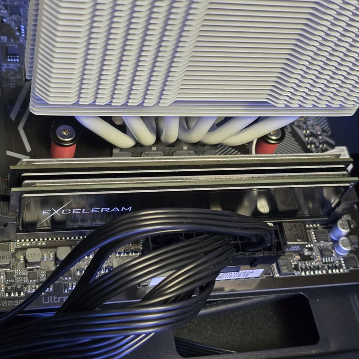 Vand memorie RAM 3200MHZ noua