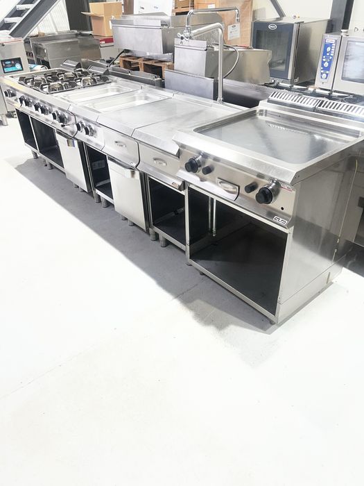 Linie gatit MBM Italia - seria 700 - un aragaz - 2 grill -2 bain marie