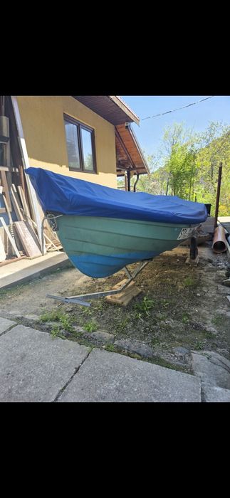 Vând barca fibra 4,8 x 1,5 m