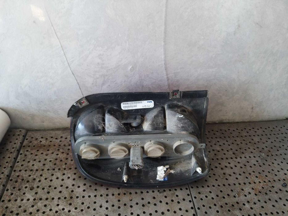 Stop tripla lampa dreapta jeep cherokee kj 115885011