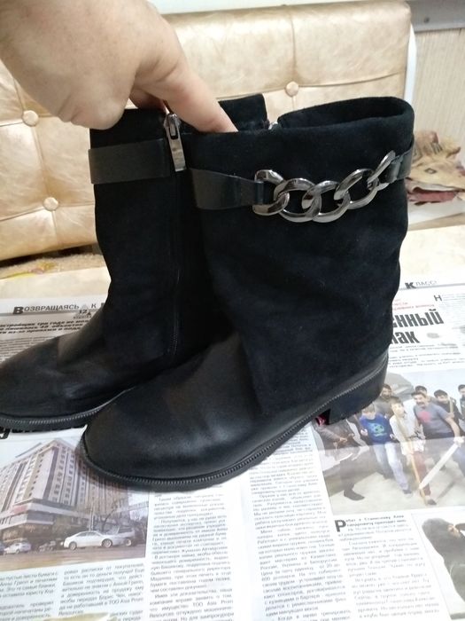 Продаю женские ботинки