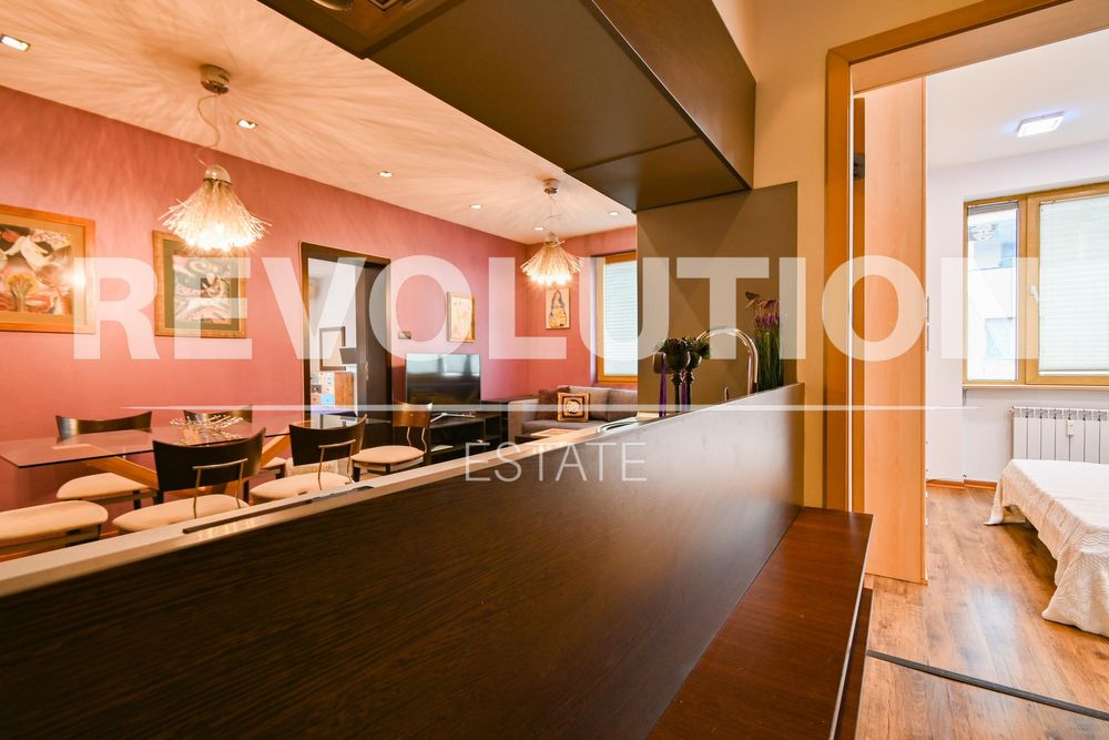 Дава се под наем Тристаен апартамент в София, Център - 96 кв.м за 1500 € - Снимка #3