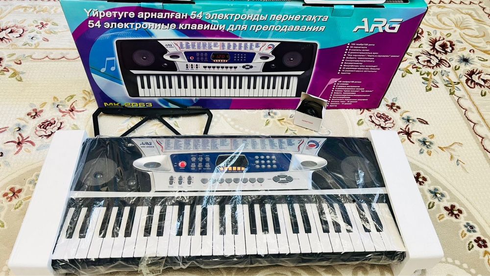 Продам синтезатор