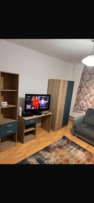 Închiriez garsoniera