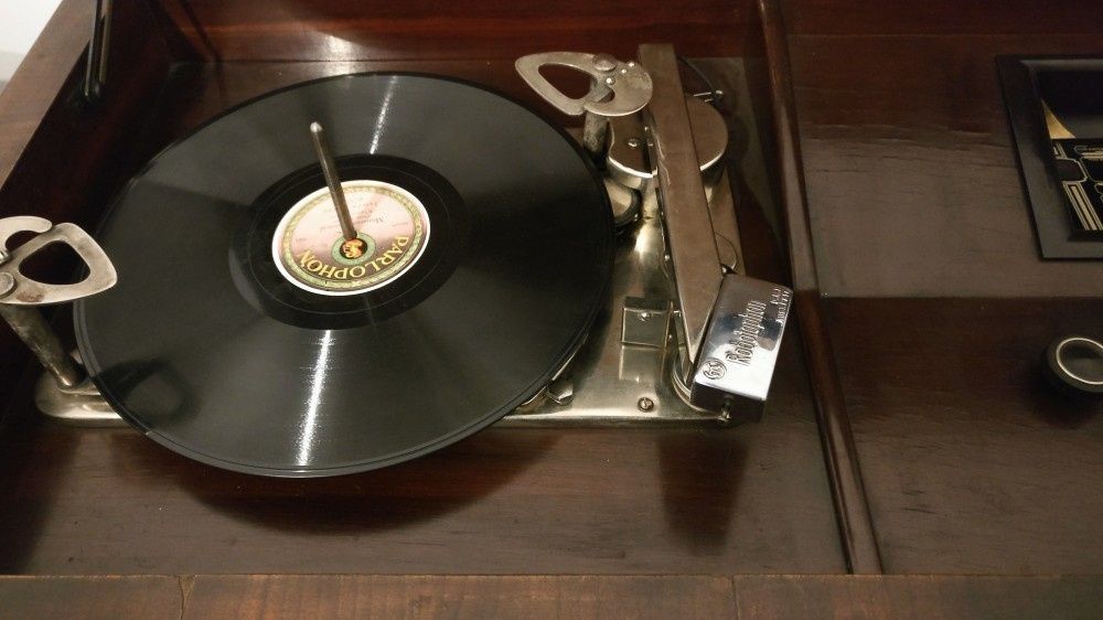 Radio vechi pe lampi