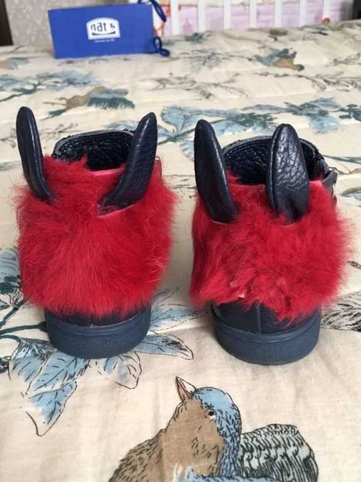 Ботинки на девочку.