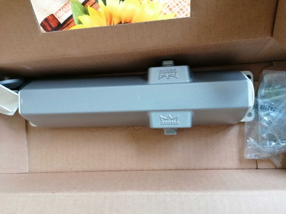 DORMA TS 90
 Автомат за входна  врата TS 90 с плъзгаща шина