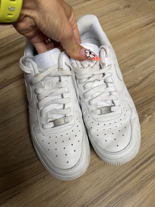 Оригинални бели кожени кецове Nike Air Force 1 ! 39 н