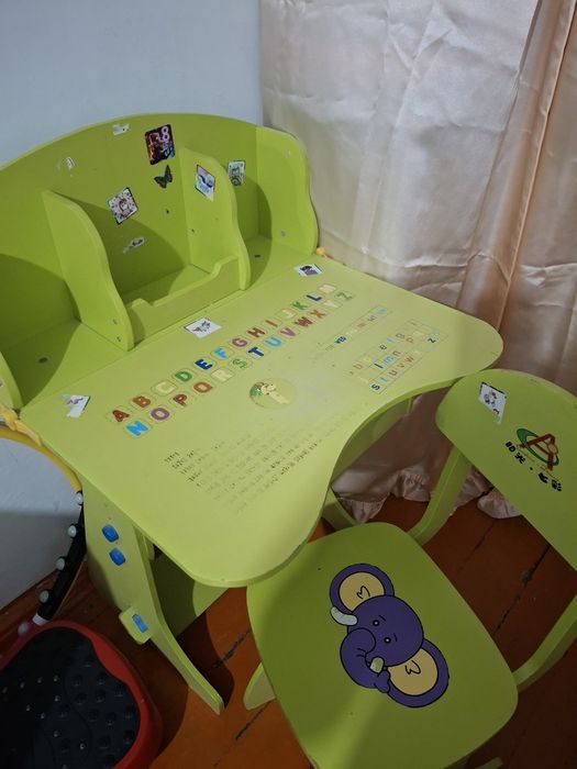 Продам детский столик