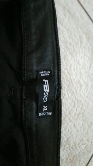 Pulover ( + 2 Blugi ) pret lot