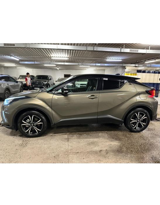 Toyota ch-r 2022 года