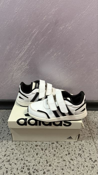 Addidas оригинални детски маратонки + кутия