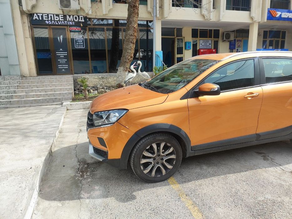 Продаëтся машина Лада Xrey