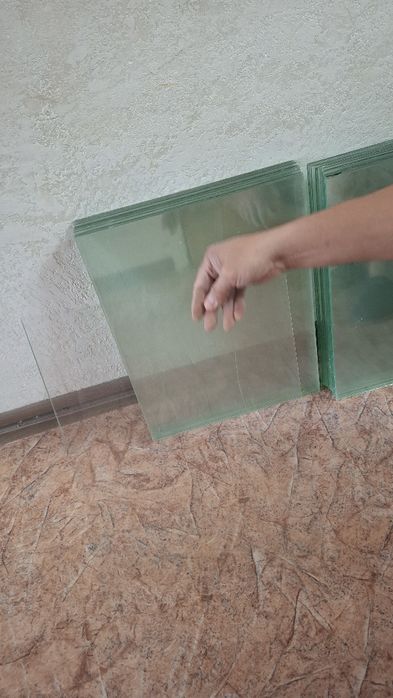 Отдам даром стекло