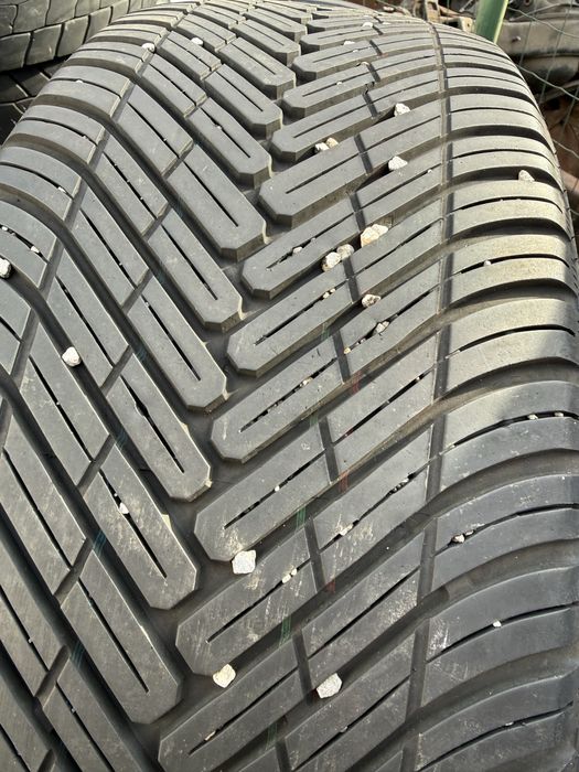 235х55х17 всесезонни гуми комплект