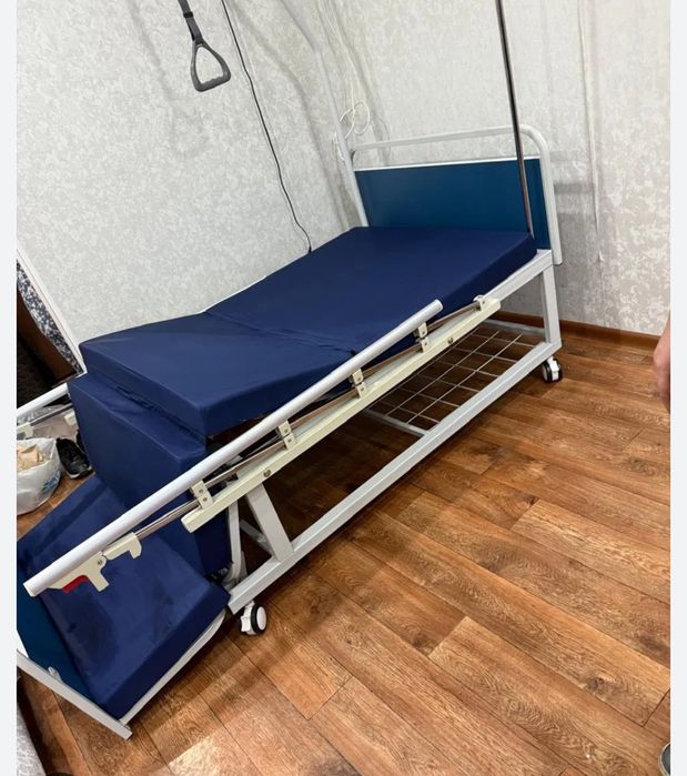 Кровать для лежачих больных.