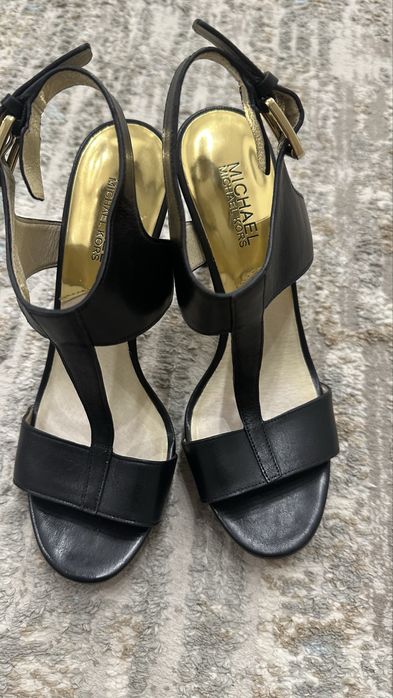 Продается босоножки 38 размер, кожаные