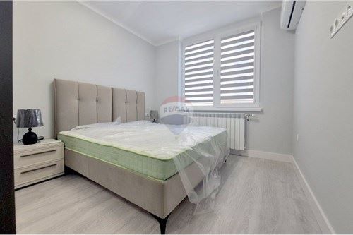 Дава се под наем Тристаен апартамент в Варна, Възраждане 1 - 85 кв.м за 765 € - Снимка #7