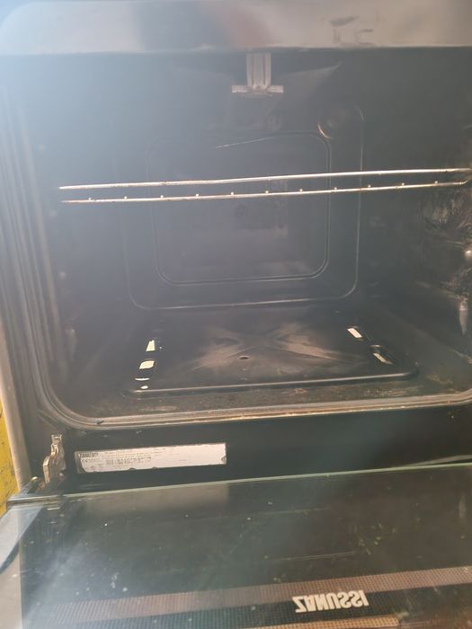 Vând aragaz Zanussi ZCG212J1XA