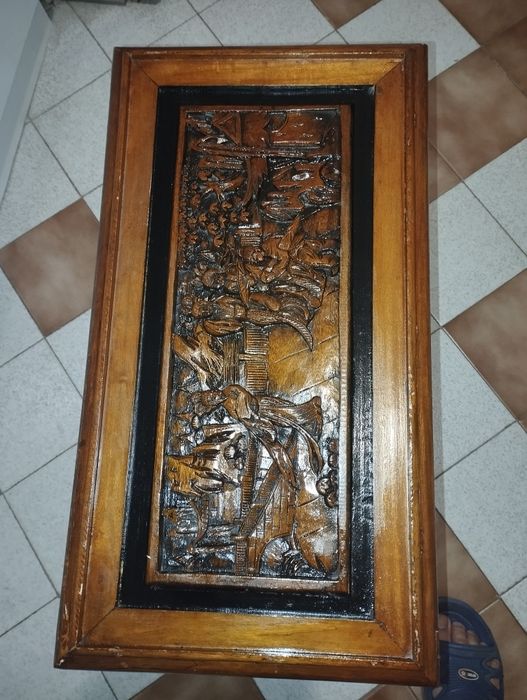 Прекрасна масичка със дърворезба