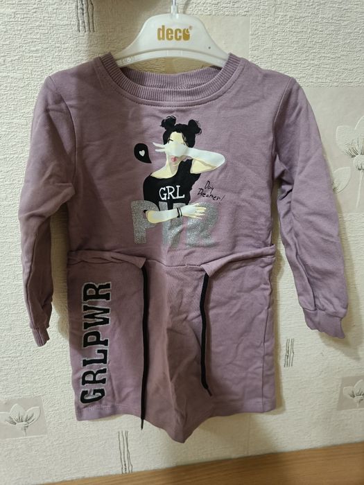 Продам платье на 3 года